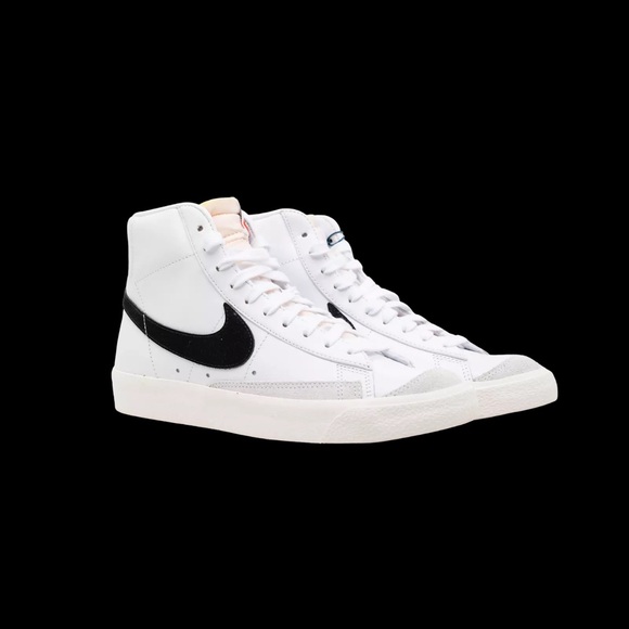 Like New Nike Blazer Mid '77 Style: CZ1055-100 - Picture 15 of 16